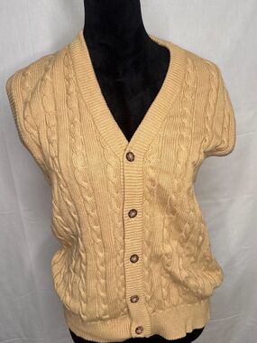 Women’s Hunt Club Cable Knit Button-Up Sweater Vest in Beige/yellow